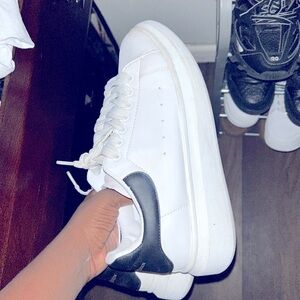 these are some very rexpensive designer shoes for men and women